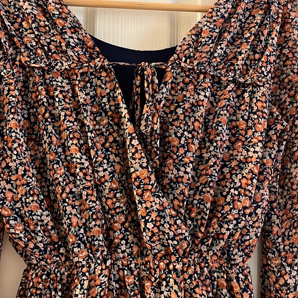 Adorable Floral Long Sleeved Dress - Picture 4 of 5